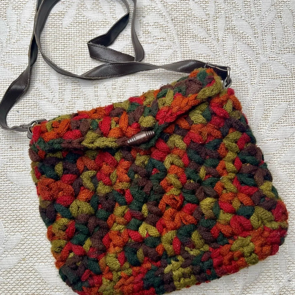 crossbody bag made with funky chunky, variegated yarn toggle closure